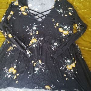 Torrid Super Soft Size 1 high low knit - Black with Yellow Flowers